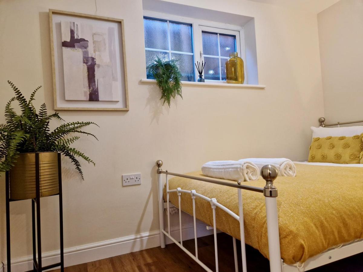 Stylish Luxury Serviced Apartment Next To City Centre With Free Parking - Contractors & Relocators コヴェントリー エクステリア 写真