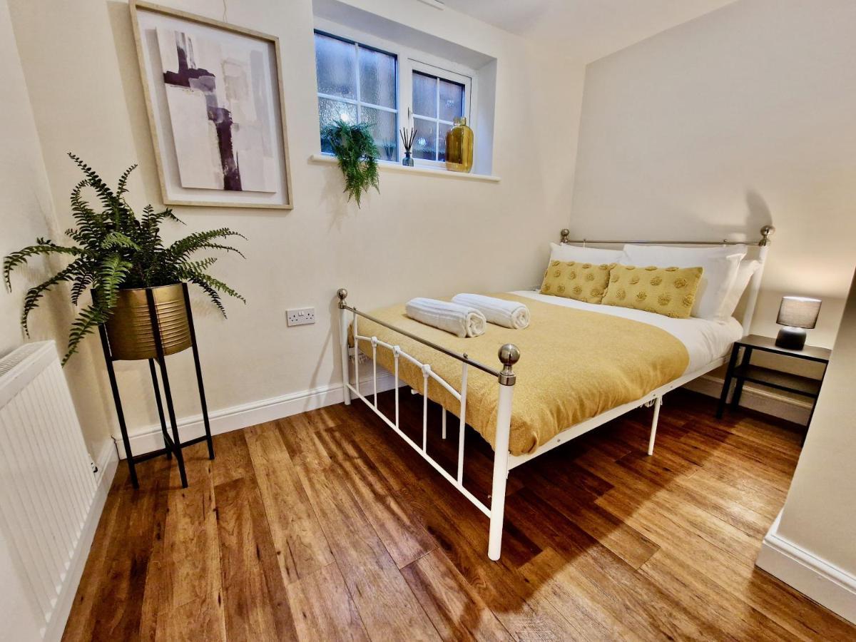 Stylish Luxury Serviced Apartment Next To City Centre With Free Parking - Contractors & Relocators コヴェントリー エクステリア 写真