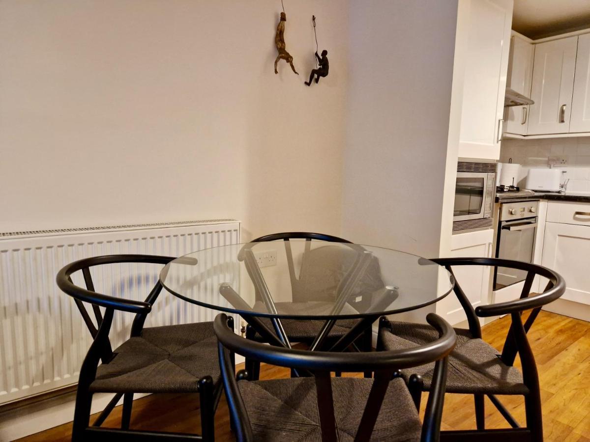 Stylish Luxury Serviced Apartment Next To City Centre With Free Parking - Contractors & Relocators コヴェントリー エクステリア 写真